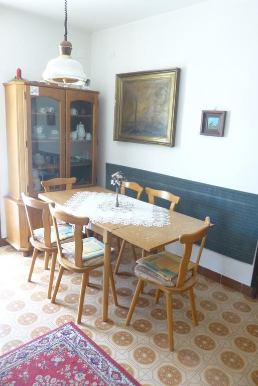 Hotel Familia Panzio à Pannonhalma Extérieur photo