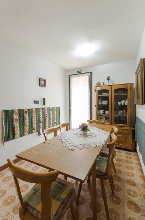 Hotel Familia Panzio à Pannonhalma Extérieur photo