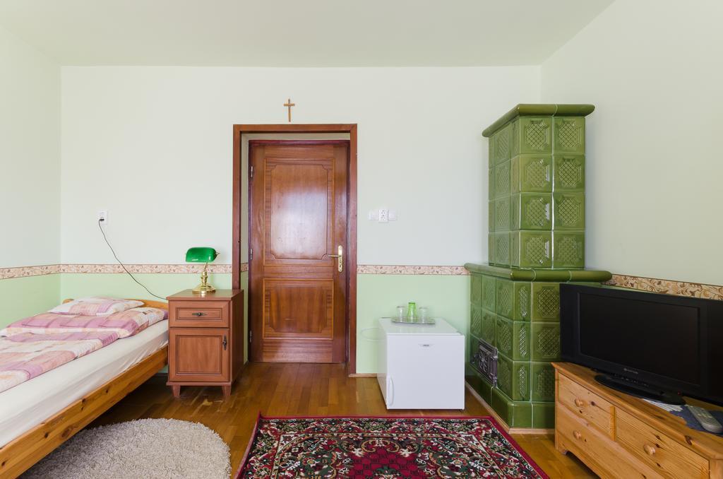 Hotel Familia Panzio à Pannonhalma Extérieur photo