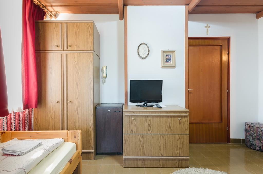 Hotel Familia Panzio à Pannonhalma Extérieur photo