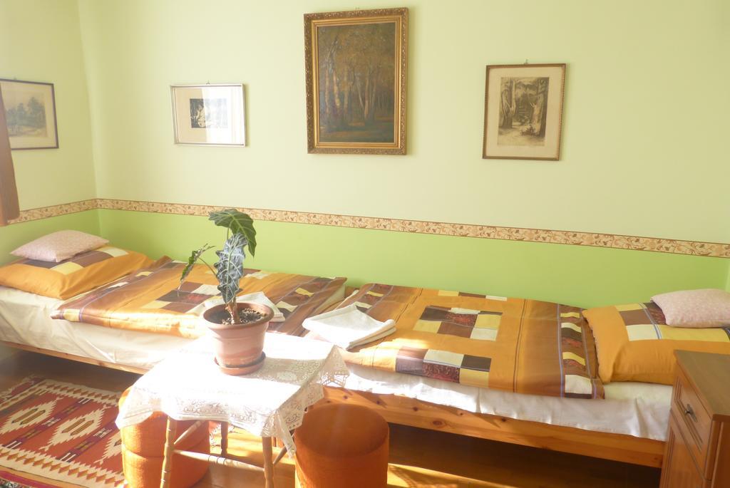 Hotel Familia Panzio à Pannonhalma Extérieur photo
